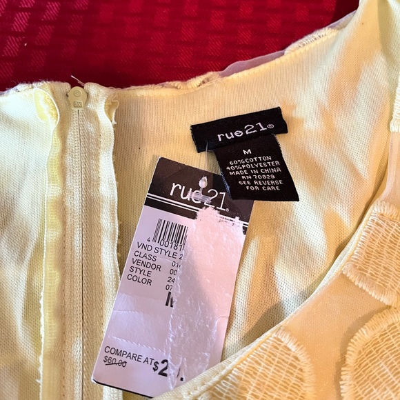 Rue 21 Yellow Floral Short Sleeve Lace Dress with Back zipper Women’s Size:M NWT - Picture 3 of 5